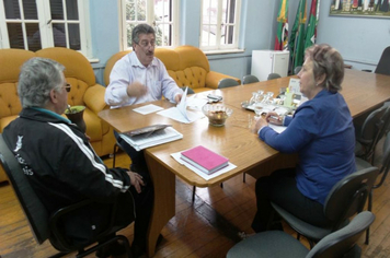 Foto - Vereadora Helena discute projetos com prefeito Ballin e secretário da Fazenda‏
