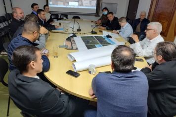 Vereadores debatem o Projeto de Lei que autoriza o Executivo adquirir fração de terras