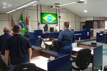 Poder Legislativo Ijuiense inicia trabalhos com Hino Nacional em respeito e comemoração à Semana da Pátria