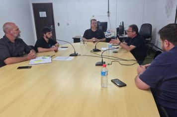 Comissão Especial discute serviços de água e esgoto em reunião com secretários municipais