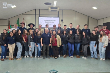 Alunos do IMEAB visitam a Câmara Municipal de Ijuí e conhecem o funcionamento do Poder Legislativo