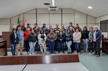 Alunos do EJA, do Sesc Ijuí, visitam a Câmara Municipal de Ijuí