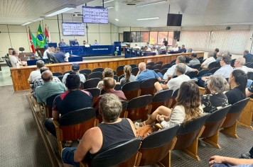 Sessão do Poder Legislativo recebe setor hoteleiro e aprova projetos para saúde e valorização estudantil