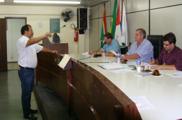 Sessão contou com a posse do vereador Sergio Pires e a aprovação de projetos