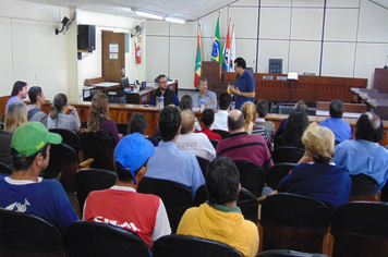 Reunião para debater a questão dos Moradores da Beira dos Trilhos aconteceu na Câmara de Vereadores 