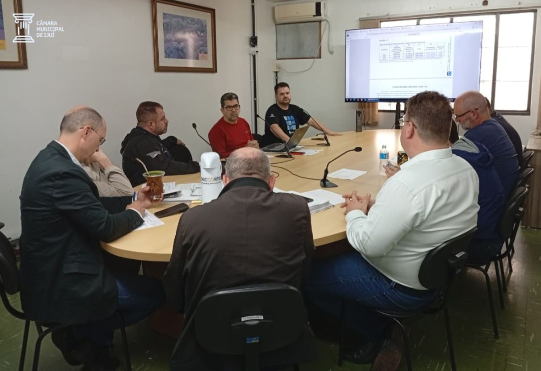 CCJ realiza reunião semanal e analisa projetos com presença de secretários municipais
