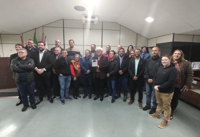 UETI recebe homenagem do Poder Legislativo