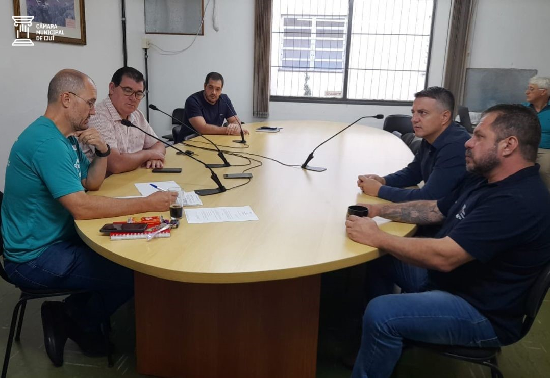 Após reunião, Comissão Processante inicia trâmites legais em relação ao Vereador Busnello