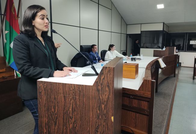 Juliana Campoy toma posse como Vereadora