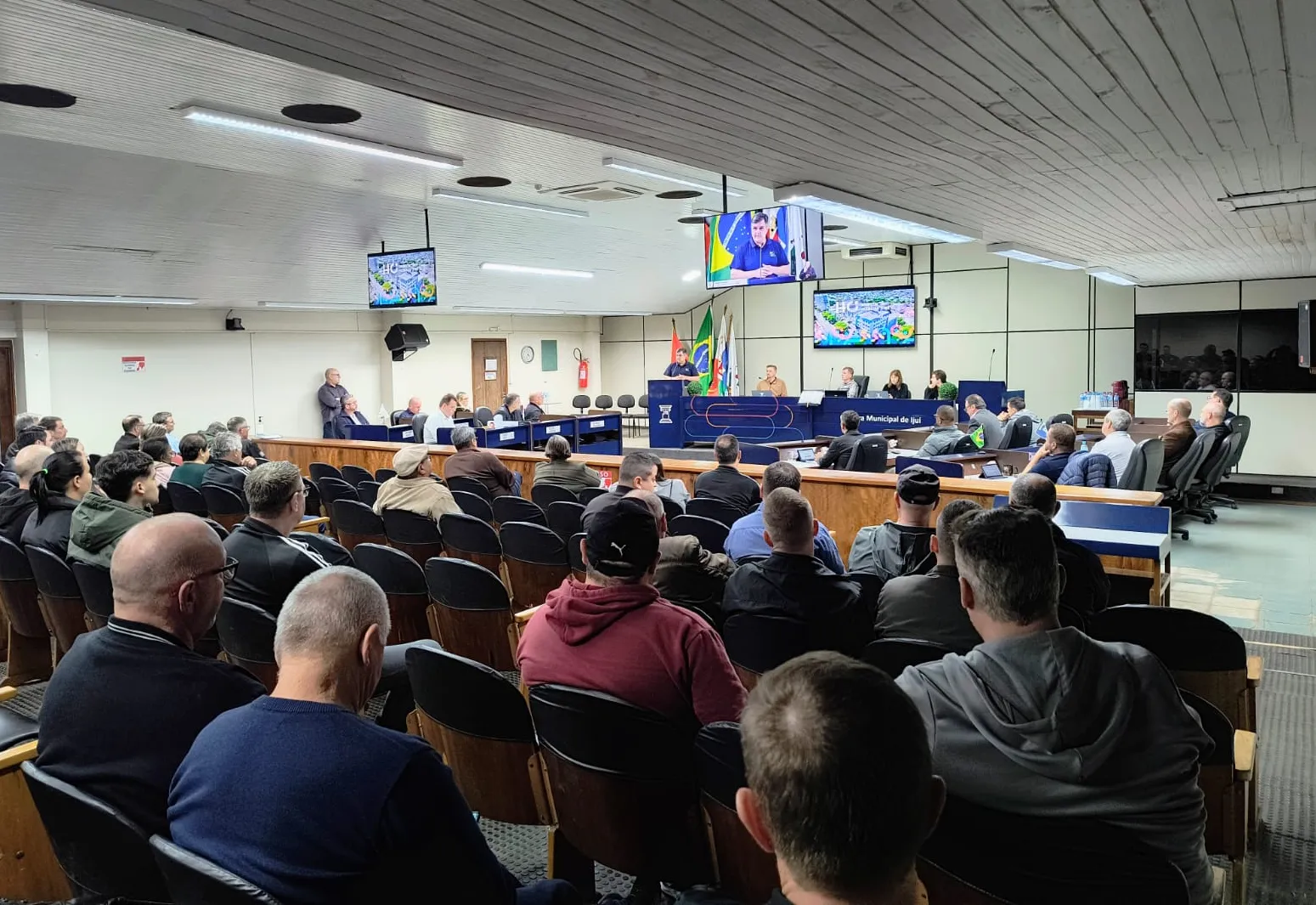 Câmara de Vereadores aprova em Sessão Ordinária Projeto de Lei que altera reajuste salarial e pagamento retroativo aos professores do magistério municipal de Ijuí 