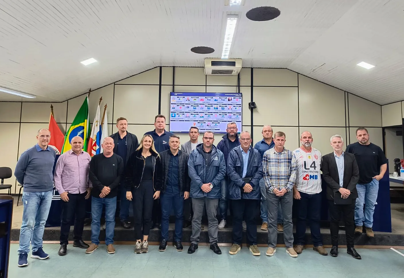 Sessão Ordinária recebe representantes da AEGEA/CORSAN para explicações sobre serviços prestados de água e esgoto em Ijuí